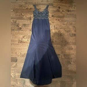 Elegant Navy Blue Evening Gown